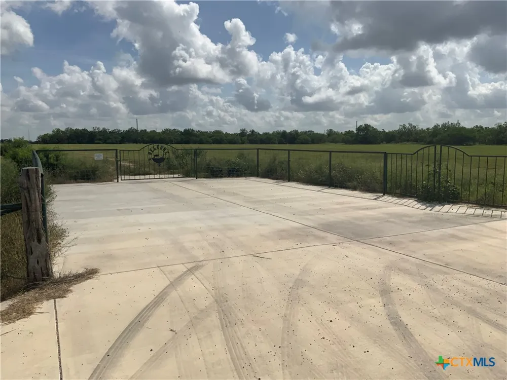 2647 Fm 3282 Gonzales, TX 78629
