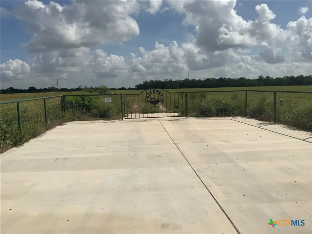 2647 Fm 3282 Gonzales, TX 78629