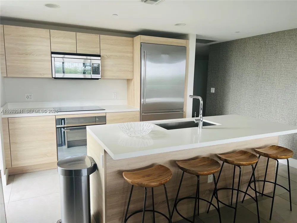 16385 Biscayne Blvd #421 North Miami Beach, FL 33160