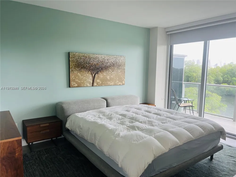 16385 Biscayne Blvd #421 North Miami Beach, FL 33160