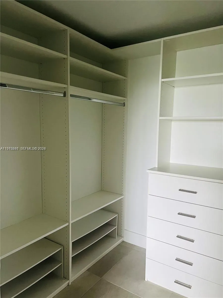 16385 Biscayne Blvd #421 North Miami Beach, FL 33160