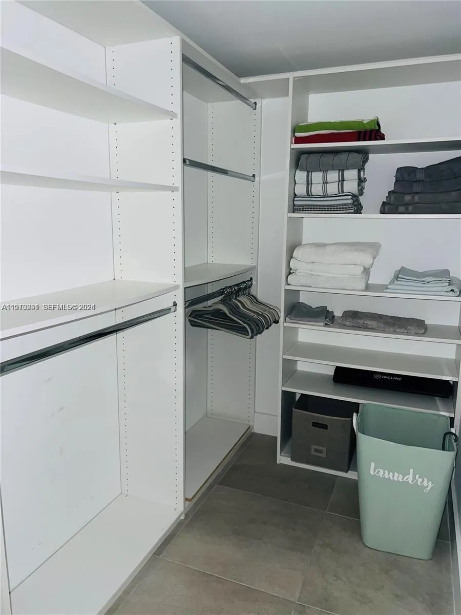 16385 Biscayne Blvd #421 North Miami Beach, FL 33160