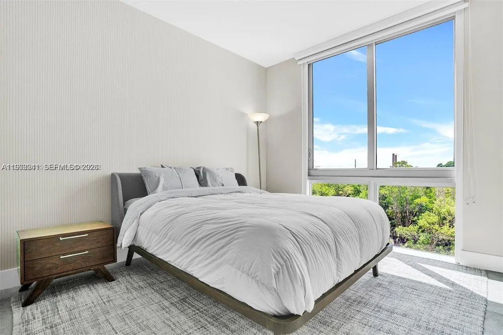 16385 Biscayne Blvd #421 North Miami Beach, FL 33160