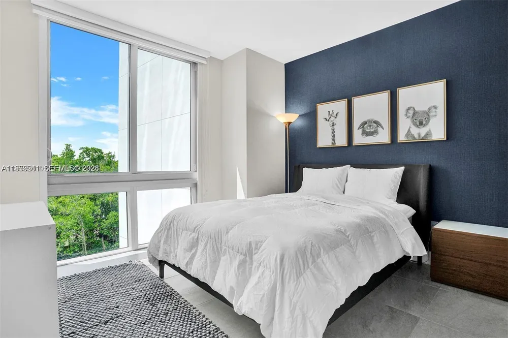 16385 Biscayne Blvd #421 North Miami Beach, FL 33160