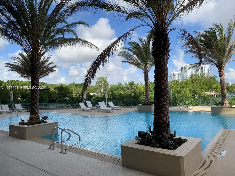 16385 Biscayne Blvd #421 North Miami Beach, FL 33160