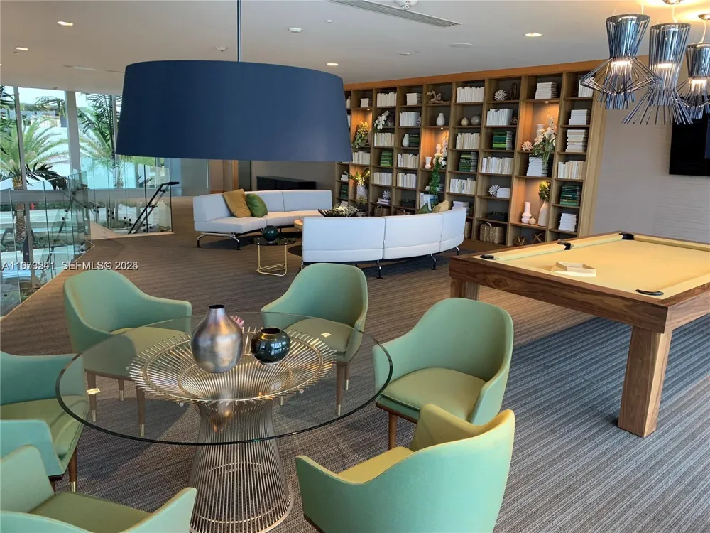 16385 Biscayne Blvd #421 North Miami Beach, FL 33160