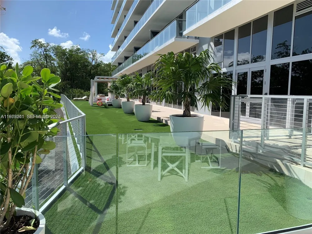 16385 Biscayne Blvd #421 North Miami Beach, FL 33160
