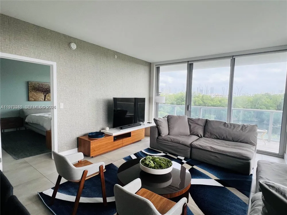 16385 Biscayne Blvd #421 North Miami Beach, FL 33160