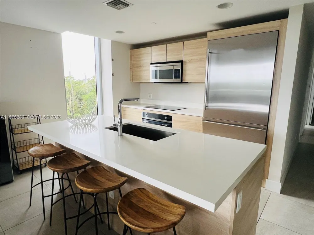 16385 Biscayne Blvd #421 North Miami Beach, FL 33160