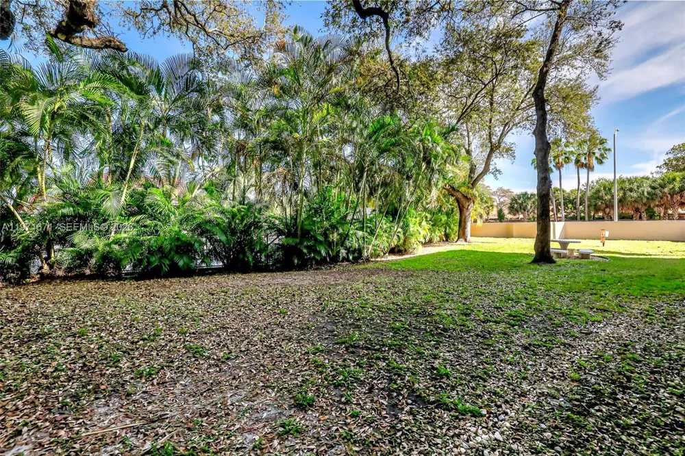 601 Ives Dairy Rd #00 Miami, FL 33179