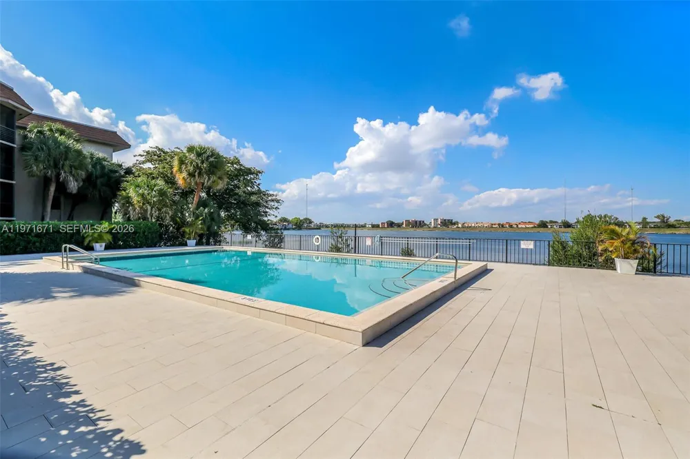 601 Ives Dairy Rd #00 Miami, FL 33179