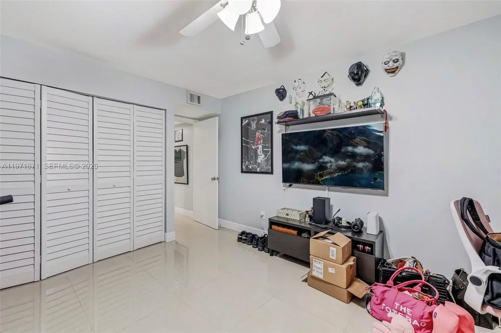 601 Ives Dairy Rd #00 Miami, FL 33179
