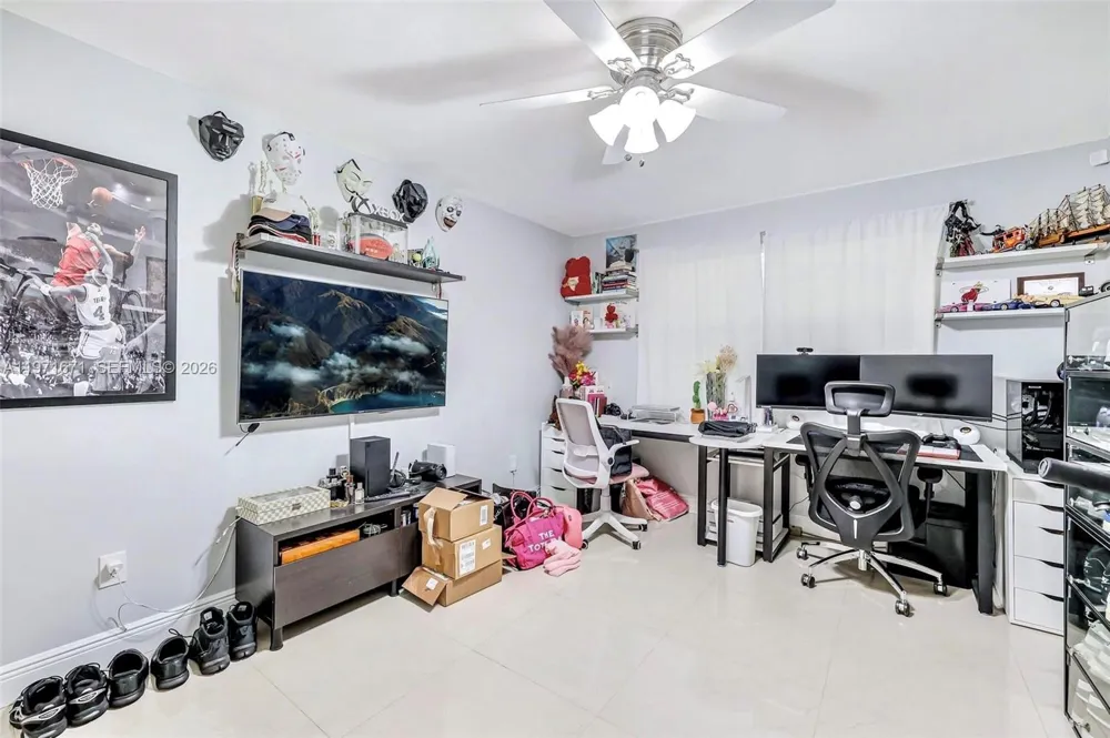 601 Ives Dairy Rd #00 Miami, FL 33179