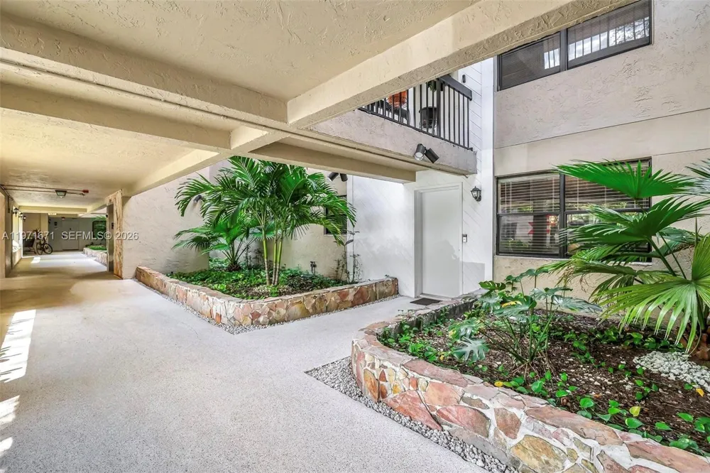 601 Ives Dairy Rd #00 Miami, FL 33179