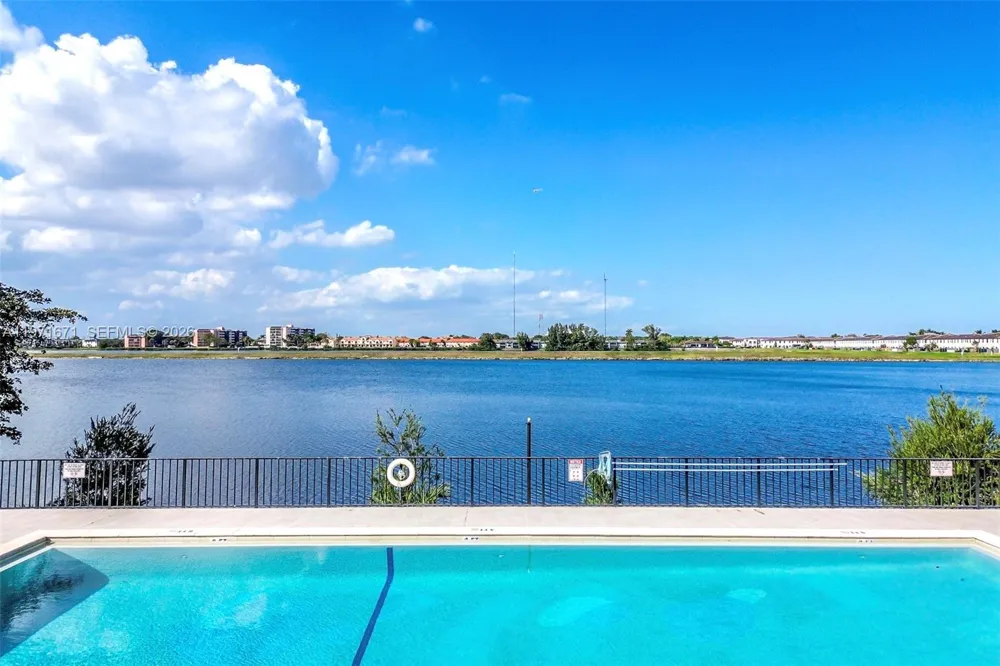 601 Ives Dairy Rd #00 Miami, FL 33179