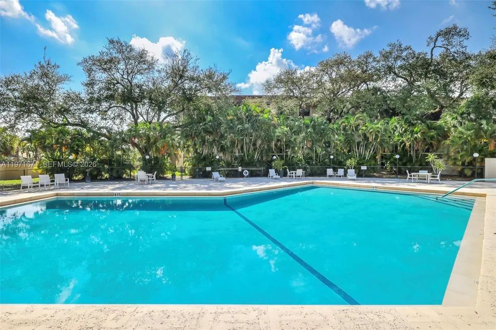 601 Ives Dairy Rd #00 Miami, FL 33179
