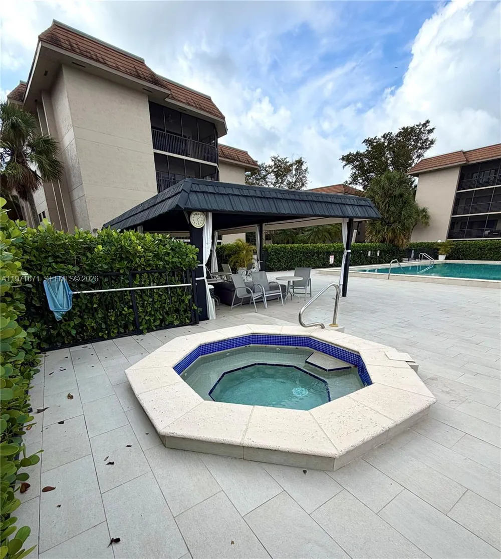 601 Ives Dairy Rd #00 Miami, FL 33179