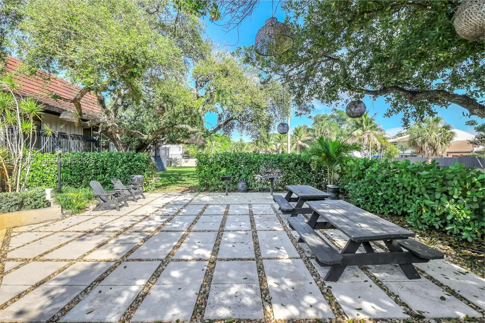 601 Ives Dairy Rd #00 Miami, FL 33179