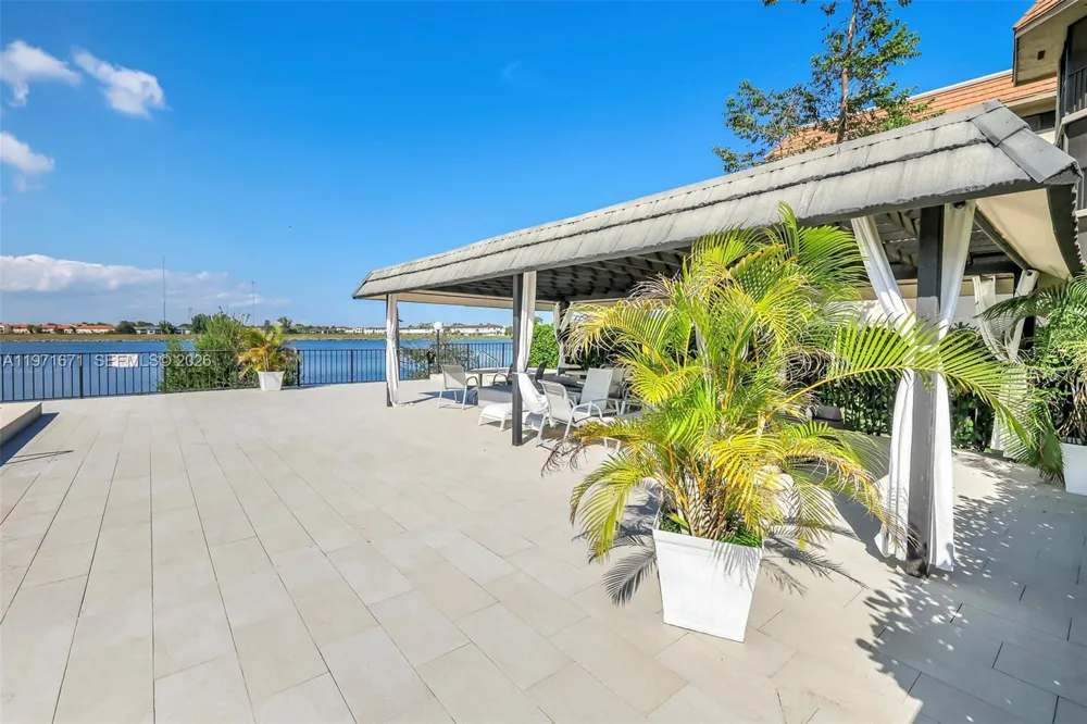 601 Ives Dairy Rd #00 Miami, FL 33179