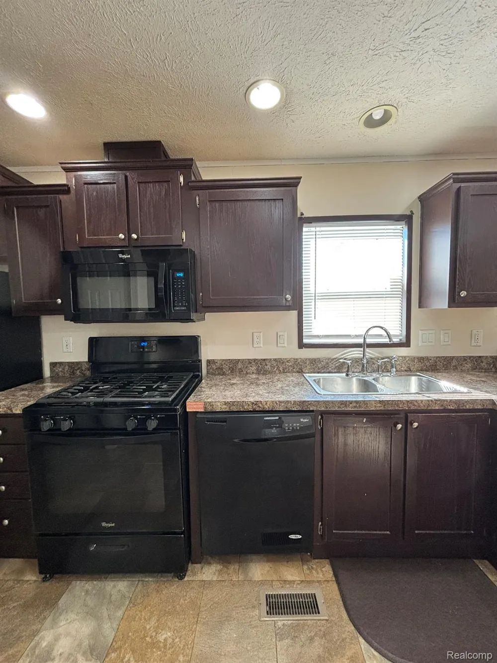 3459 Pine Ridge Burton City, MI 48519
