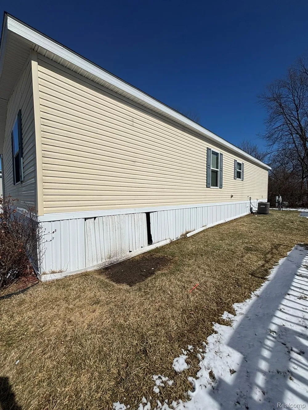 3459 Pine Ridge Burton City, MI 48519