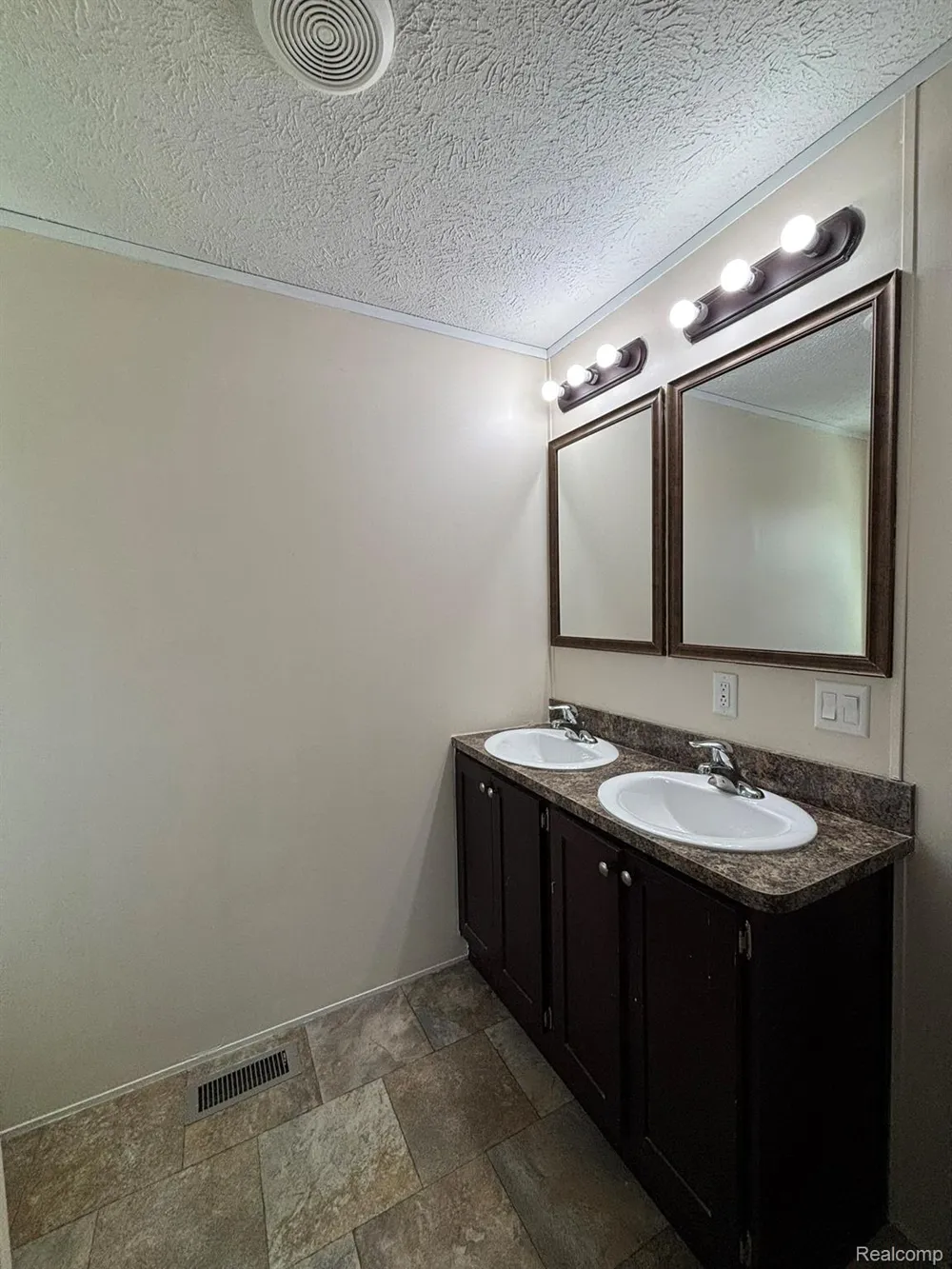 3459 Pine Ridge Burton City, MI 48519