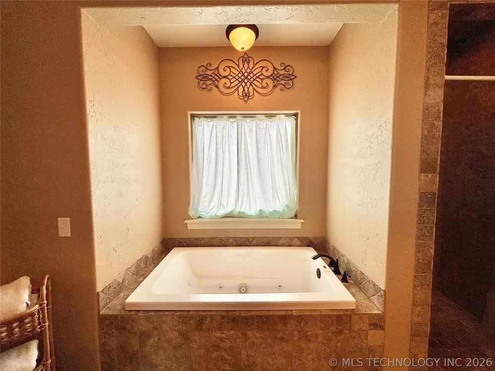 2010 E Creekside Road Stigler, OK 74462