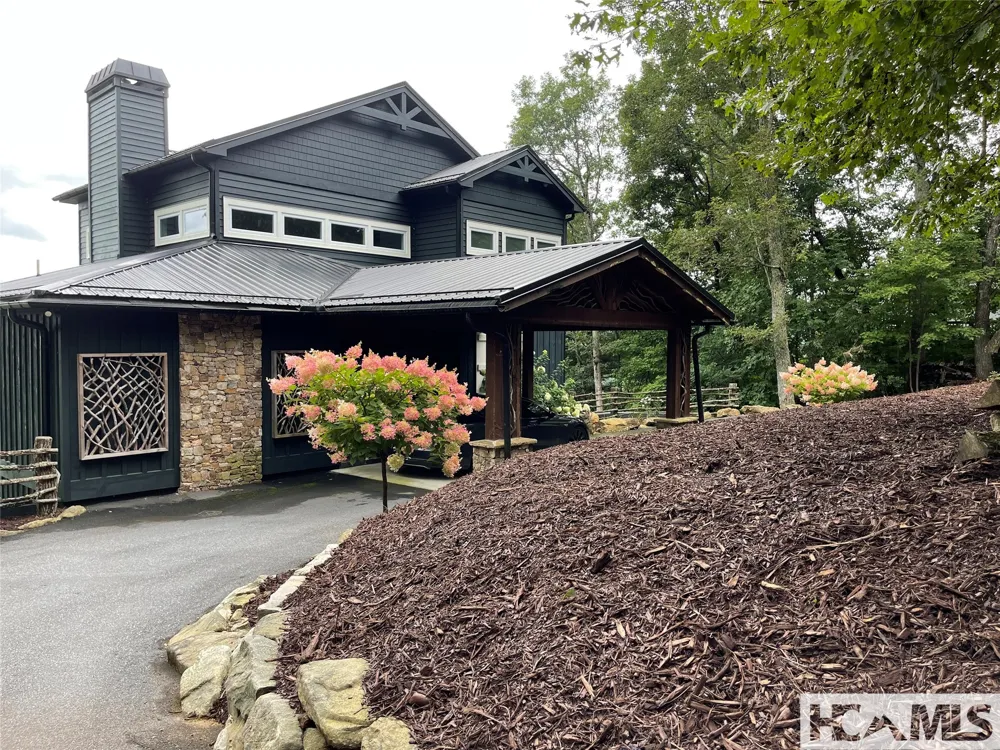 938 Shepherds Gap Road Cullowhee, NC 28723