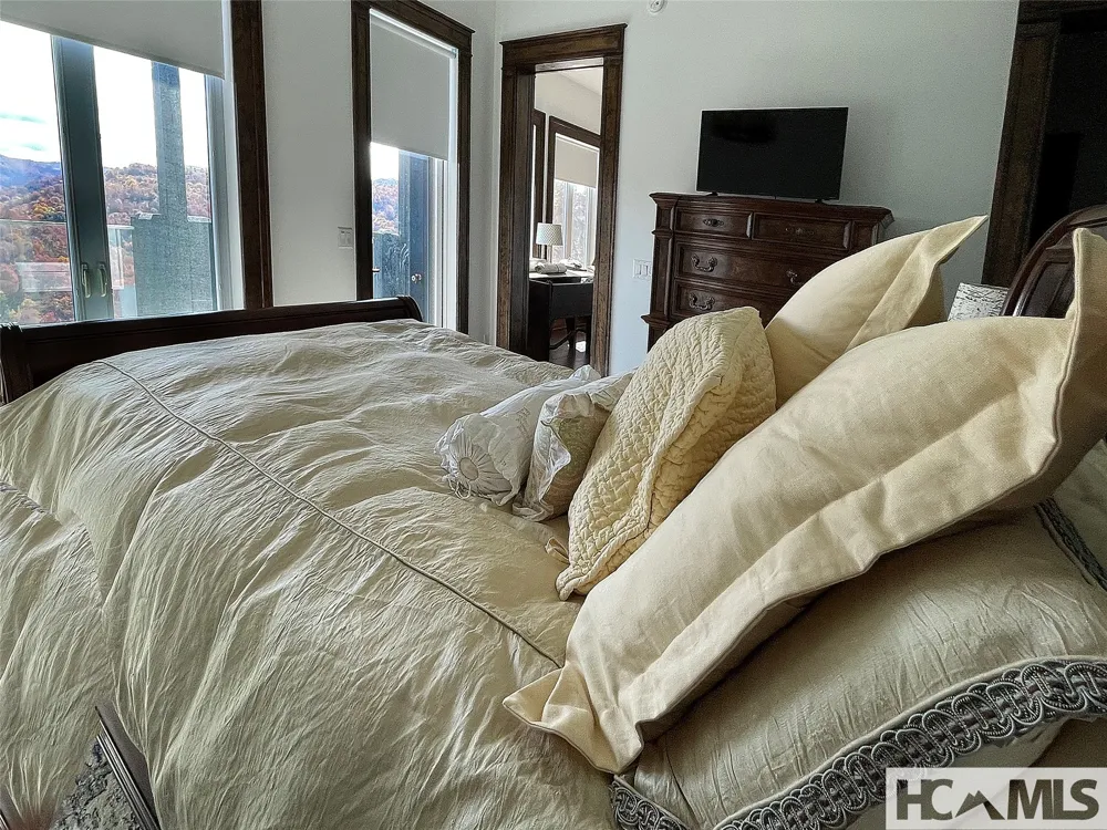 938 Shepherds Gap Road Cullowhee, NC 28723