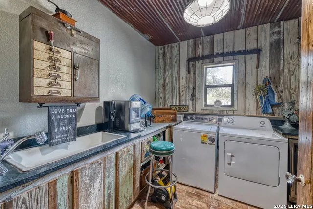1575 Mountain Valley Drive Concan, TX 78838