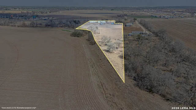 3124 HWY 90 E Castroville, TX 78009