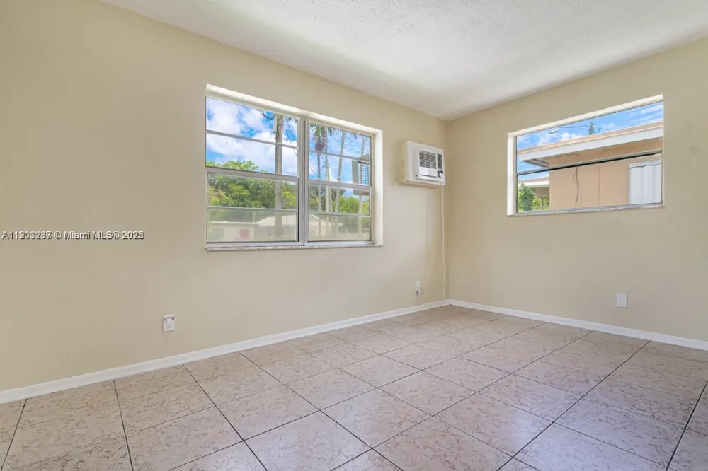 805 NW 3rd Ter #1 Hallandale Beach, FL 33009
