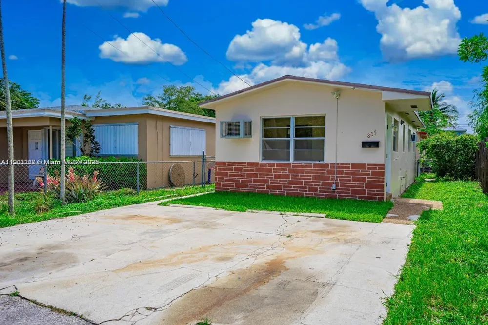 805 NW 3rd Ter #1 Hallandale Beach, FL 33009
