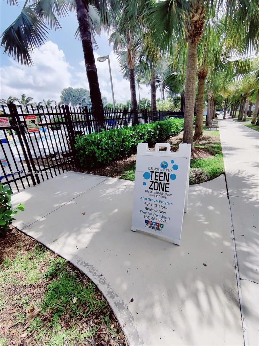 805 NW 3rd Ter #1 Hallandale Beach, FL 33009