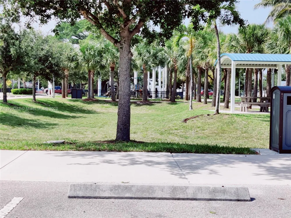 805 NW 3rd Ter #1 Hallandale Beach, FL 33009