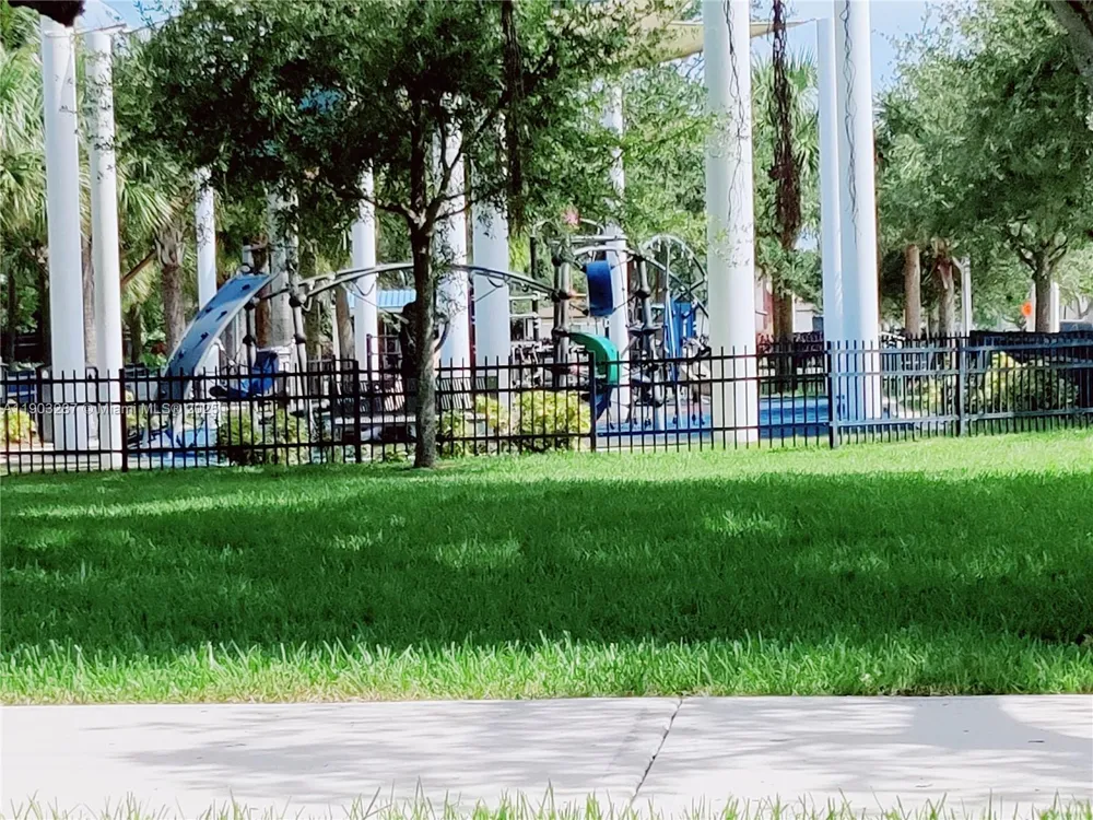 805 NW 3rd Ter #1 Hallandale Beach, FL 33009