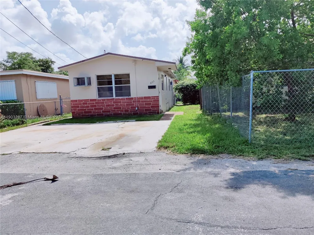 805 NW 3rd Ter #1 Hallandale Beach, FL 33009