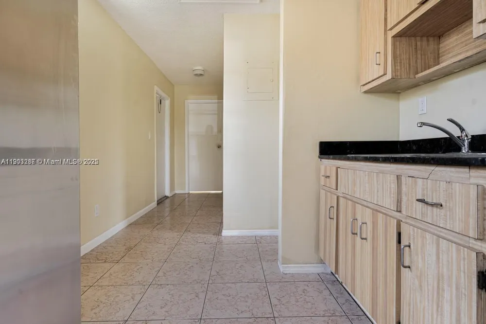 805 NW 3rd Ter #1 Hallandale Beach, FL 33009