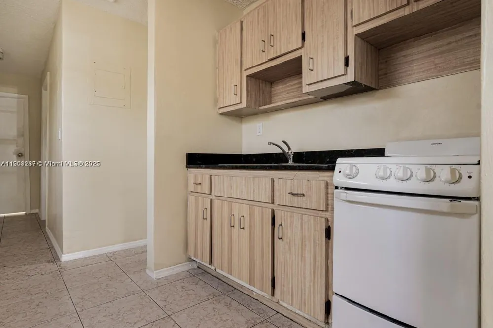 805 NW 3rd Ter #1 Hallandale Beach, FL 33009