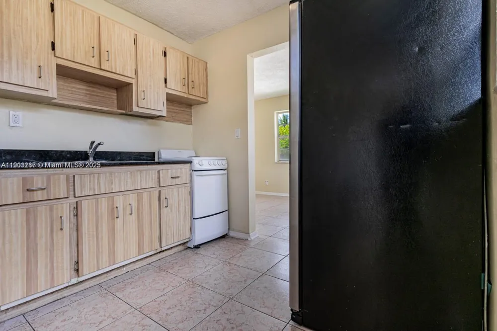 805 NW 3rd Ter #1 Hallandale Beach, FL 33009