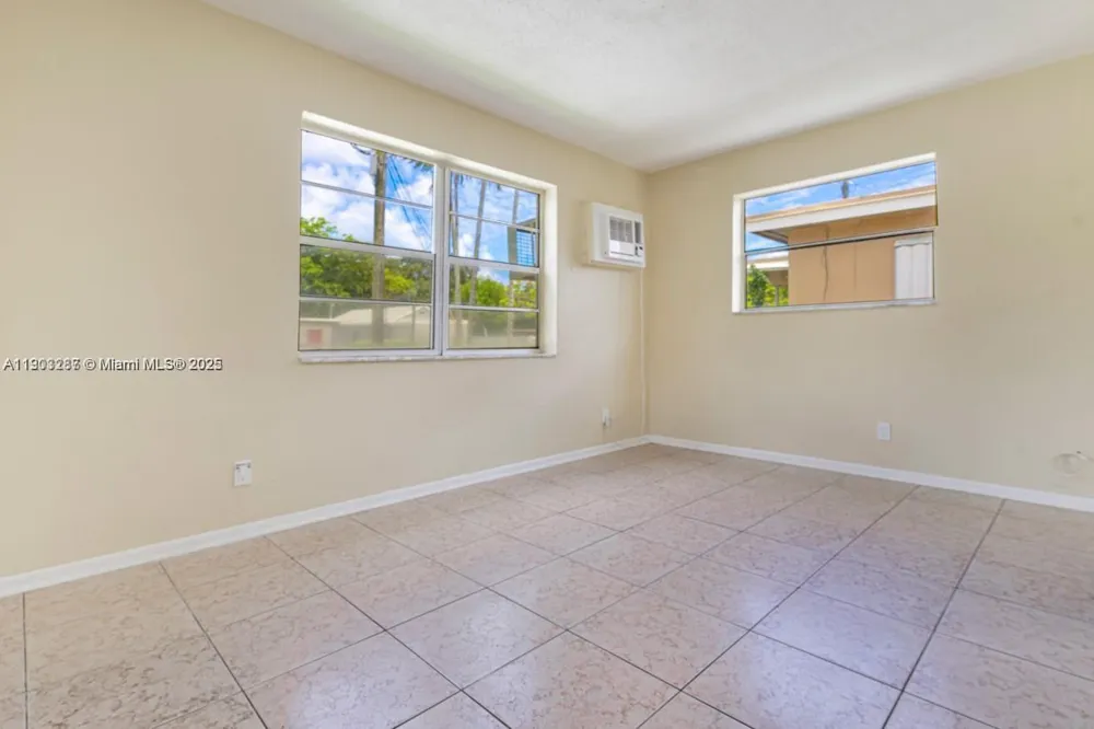 805 NW 3rd Ter #1 Hallandale Beach, FL 33009