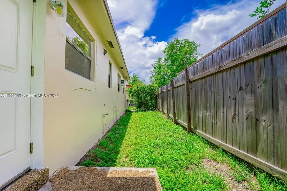 805 NW 3rd Ter #1 Hallandale Beach, FL 33009