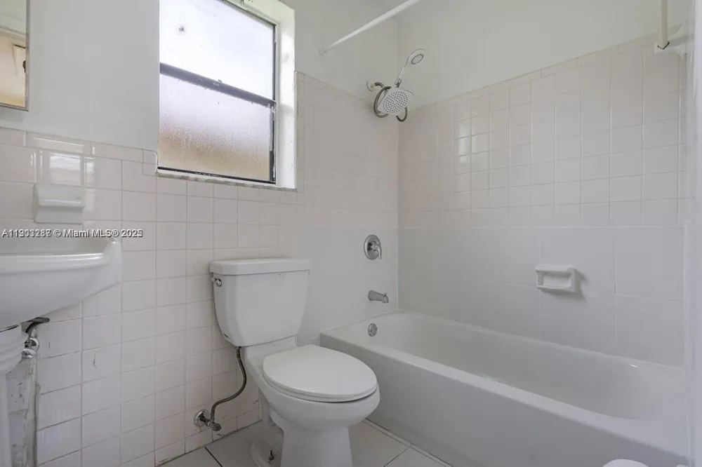 805 NW 3rd Ter #1 Hallandale Beach, FL 33009