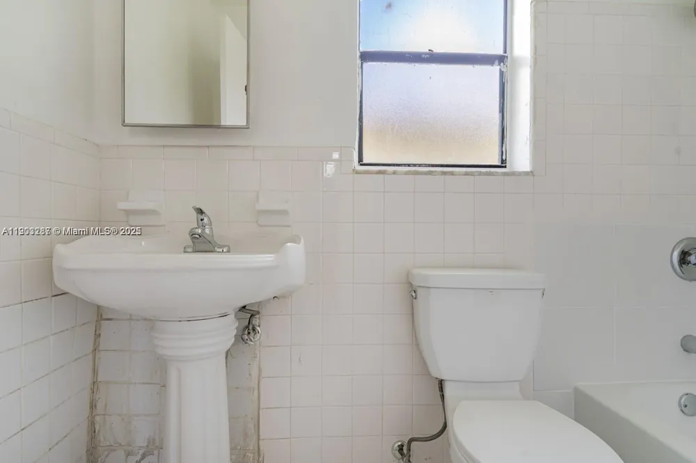 805 NW 3rd Ter #1 Hallandale Beach, FL 33009