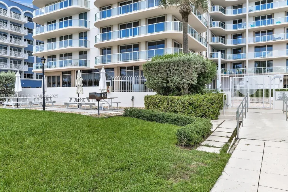 8855 E Collins Ave #2F Surfside, FL 33154