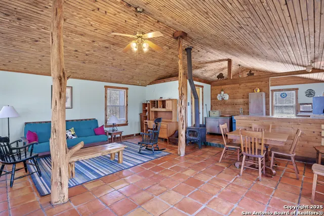 2925 county road 361 Utopia, TX 78884