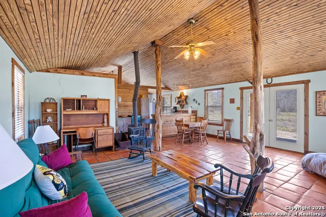 2925 county road 361 Utopia, TX 78884