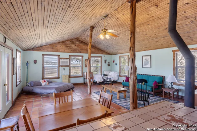 2925 county road 361 Utopia, TX 78884