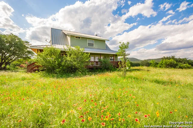 2925 county road 361 Utopia, TX 78884