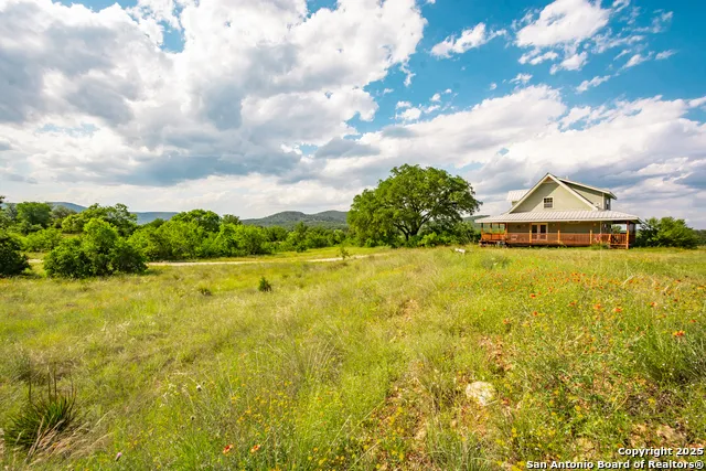 2925 county road 361 Utopia, TX 78884